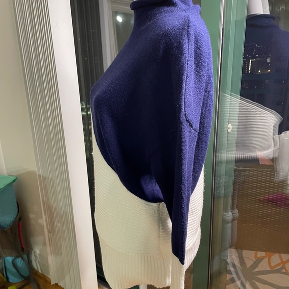 NWOT!!! Cute Funnel Neck Sweater - Picture 4 of 4